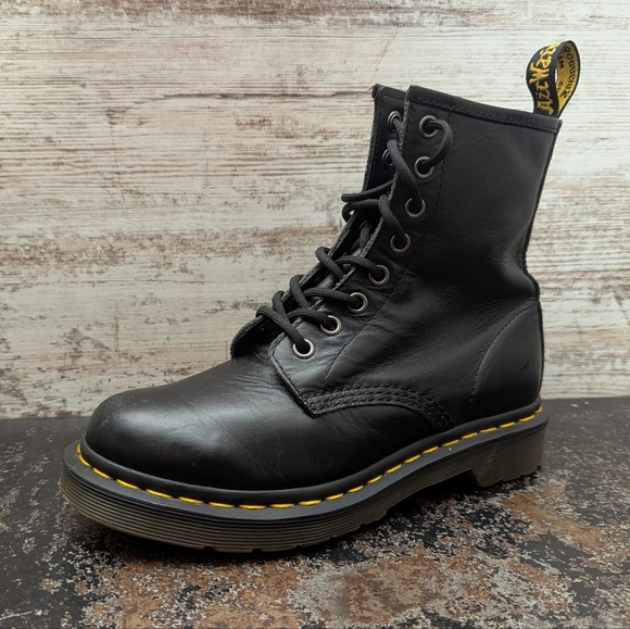 Dr. Martens Shoes - Womens Dr. Martens Combat Boots Sz 6 Used Black Leather 11821 Classic